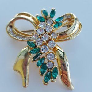 Beautiful Vintage Brooch in Golden Color